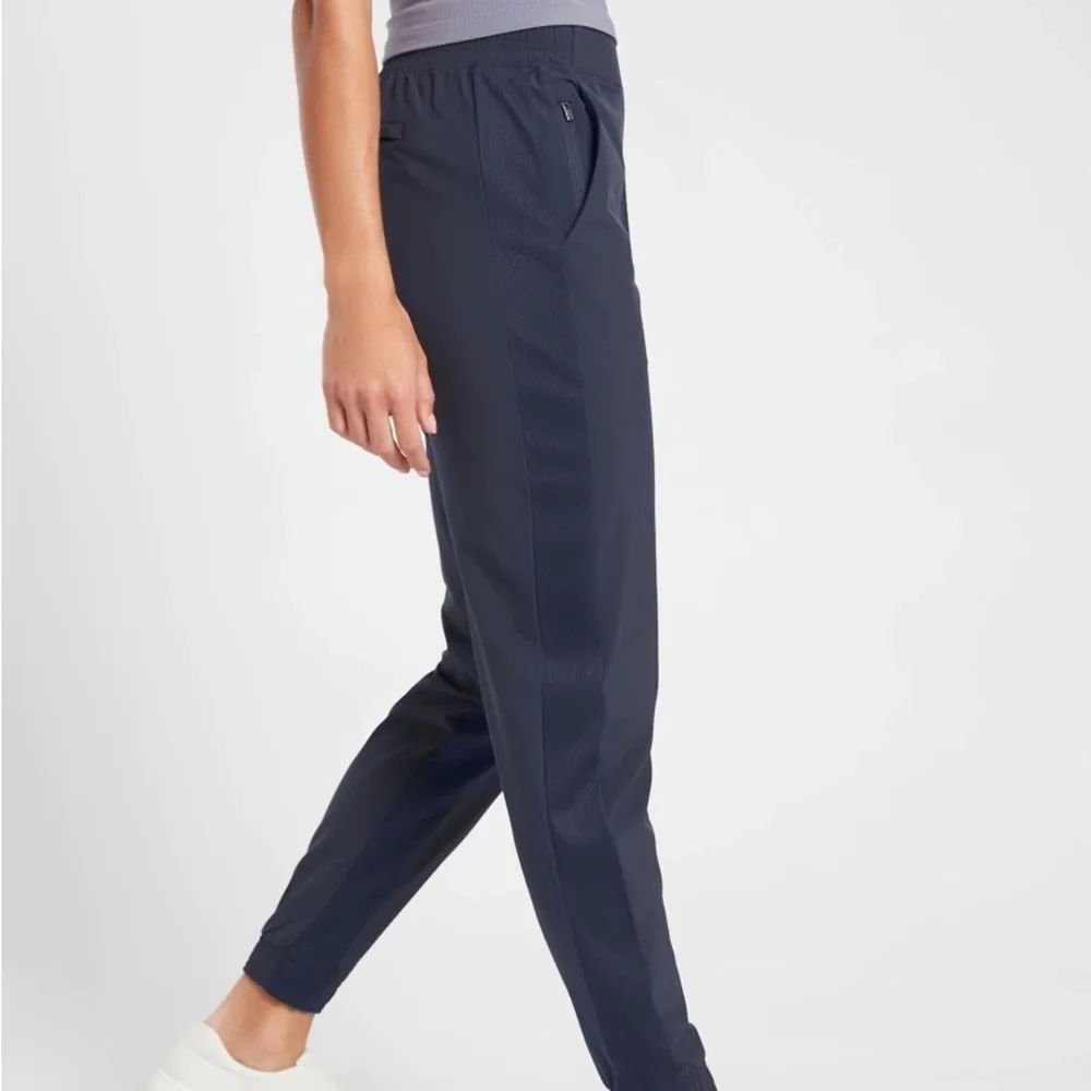 Athleta Brooklyn Jogger size 24 - Picture 7 of 9